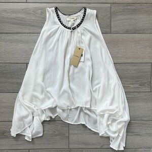 Freeway White Top with Black Accents